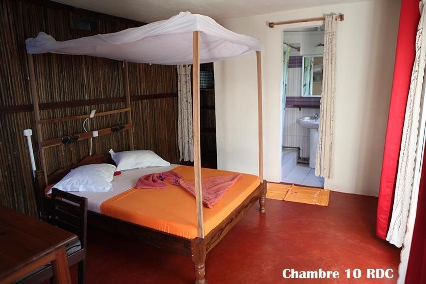 Chez Yolande 호텔 Ampangorinana 외부 사진